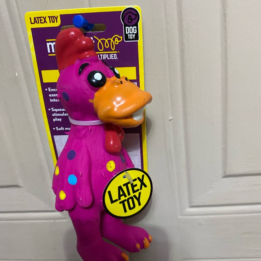 - Multipet Látex Toy.